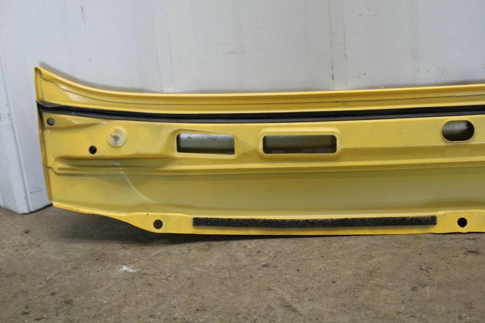 2009-2012 Porsche 911 997 Coupe Third Brake Light Finish Panel OEM Used — 第 4/4 张图片