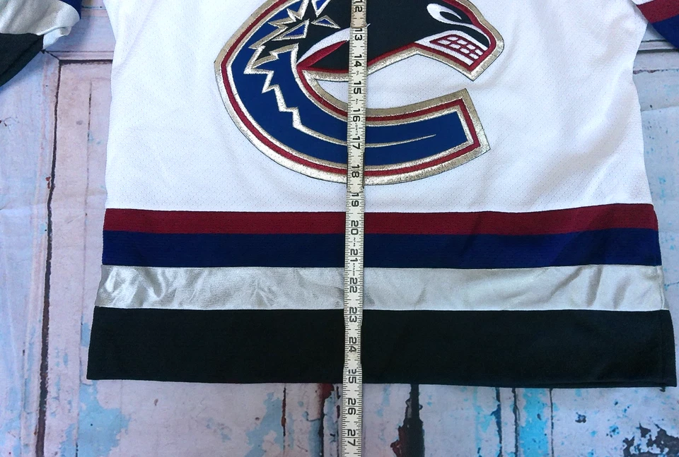 温哥华加人队CCM青少年L/XL曲棍球球衣白色Orca标志加拿大制造 — 第 4/4 张图片