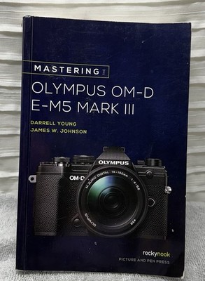 Mastering the Olympus OM-D E-M5 Mark II... by Darrell Young Paperback / softback