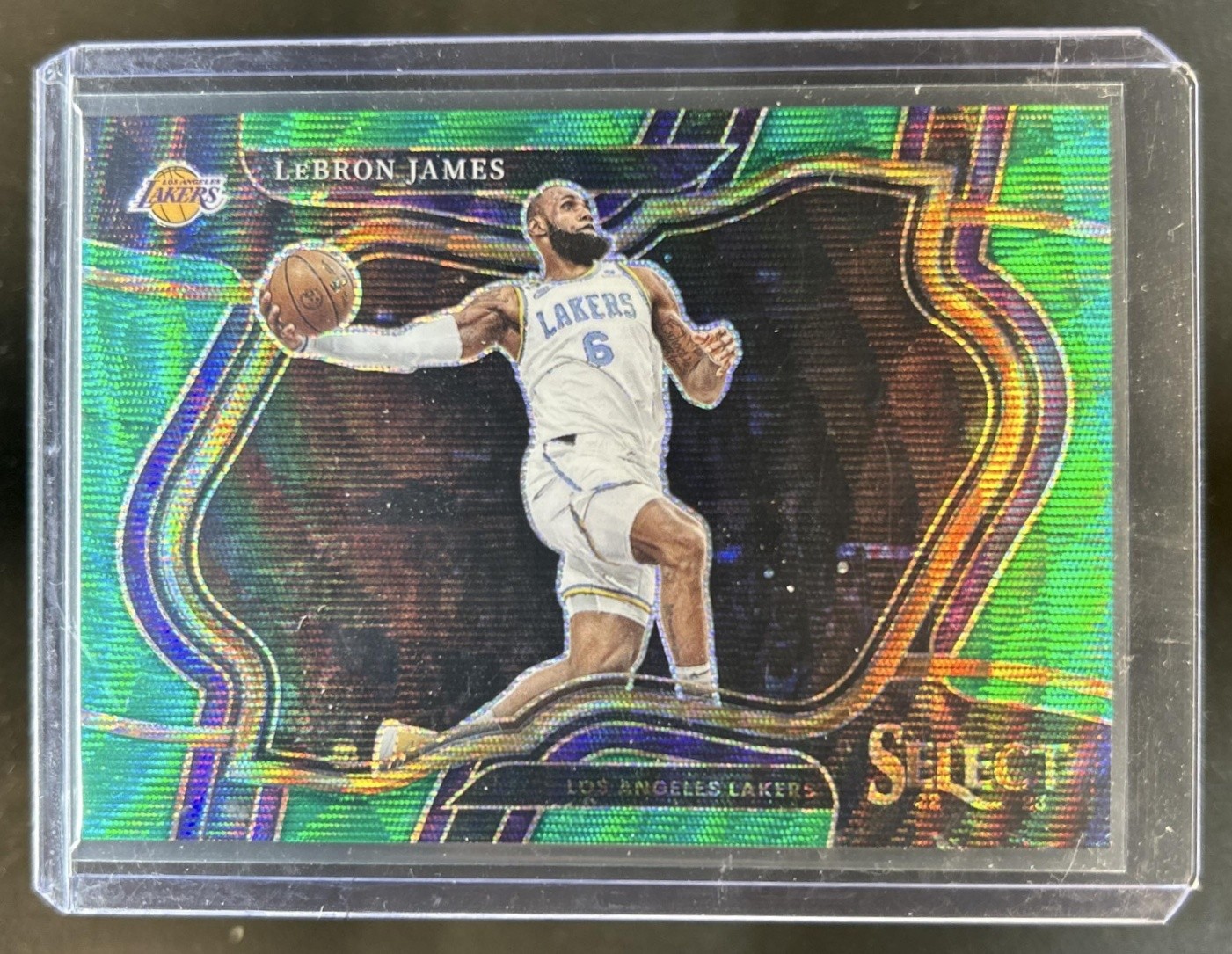 2022-23 Panini Select LeBron James Green Wave Prizm Courtside #/50 Lakers