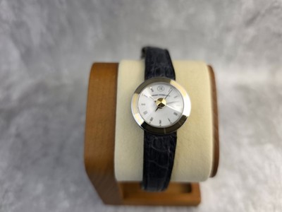 Girard Perregaux weißes Zifferblatt Stahlgehäuse Lederarmband 26 mm Damenuhr