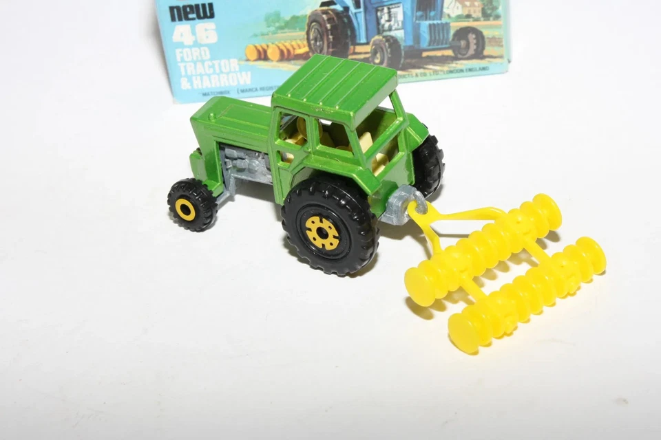 Matchbox 46c Ford Tractor (Green) with Harrow, Mint in Nice Original Box - Image 4 of 4