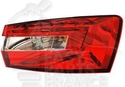 Feu arrière droit LED cassé ? Remplacer l'optique externe Skoda Superb 2019