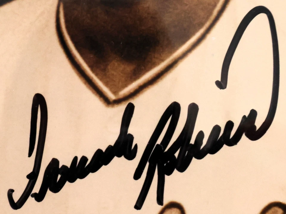 Brooks Robinson and Frank Robinson Signed HOF 8x10 Photo with Plaque JSA COA - Image 4 of 4