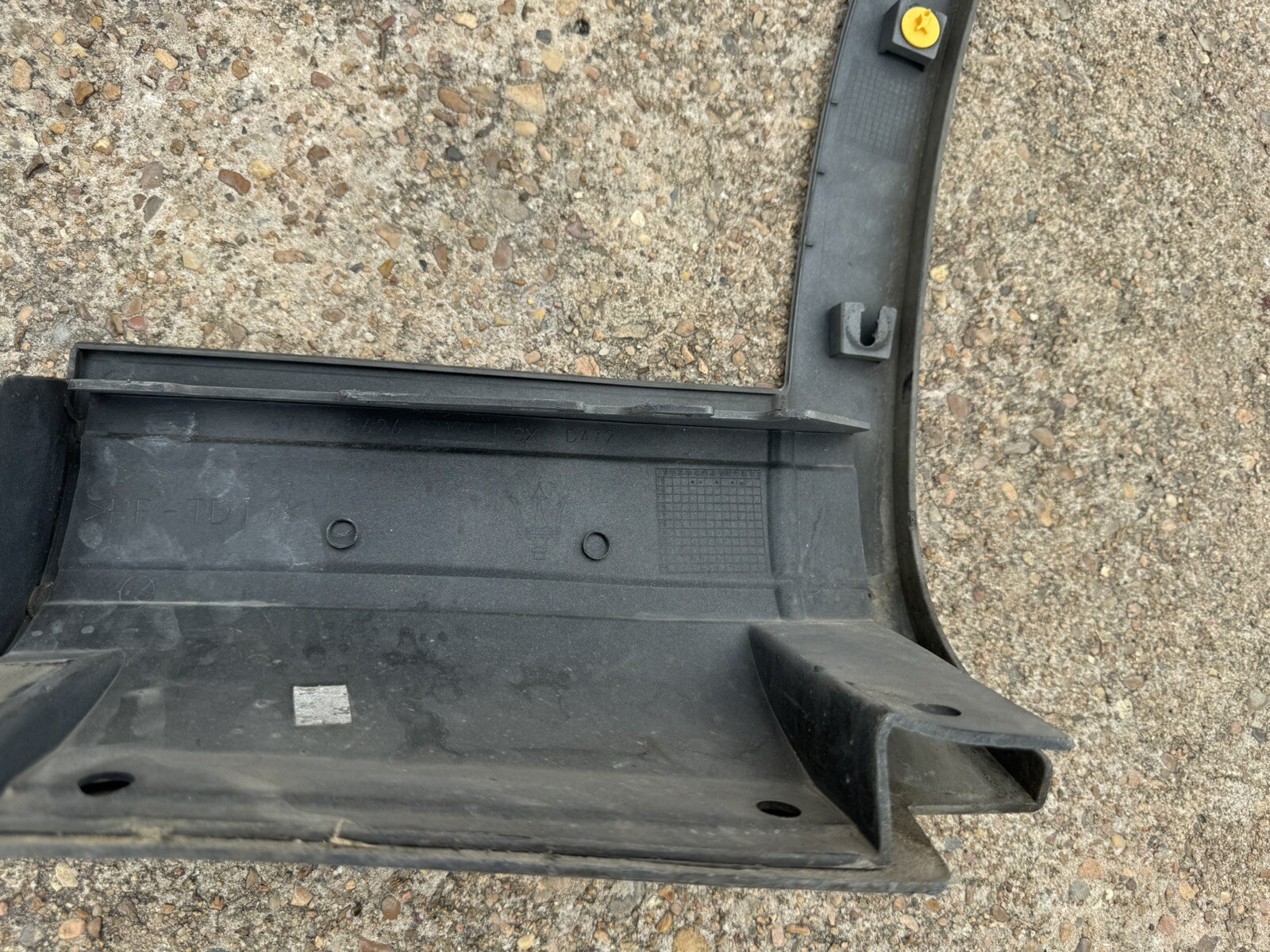 2017-2020 MASERATI LEVANTE FRONT LEFT FENDER WHEEL ARCH FLARE MOLDING OEM