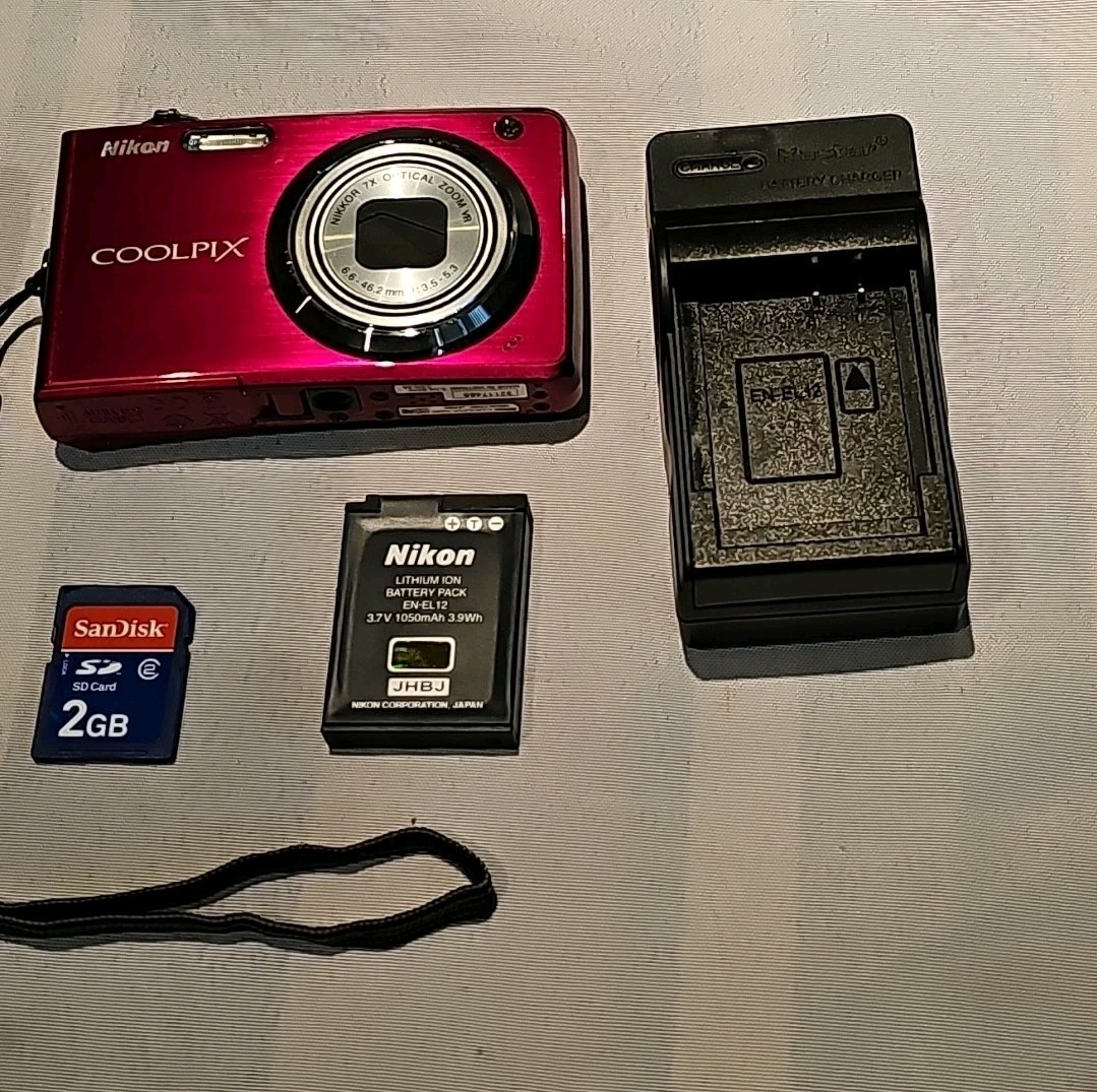 Nikon Coolpix S630 Red Digital Camera Charger BAttery SD Card