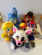 Five Nights at Freddy  s 8  Plush w Glow In The Dark Eyes You Choose Toy Series