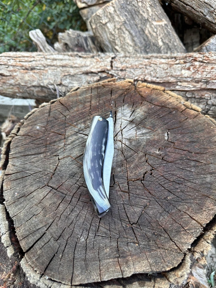 Navaja de Bolsillo con Mango de Cuerno de Carnero, Navaja de Bolsillo Artesanal, Navaja de Bolsillo Personalizada Foto 4 de 4