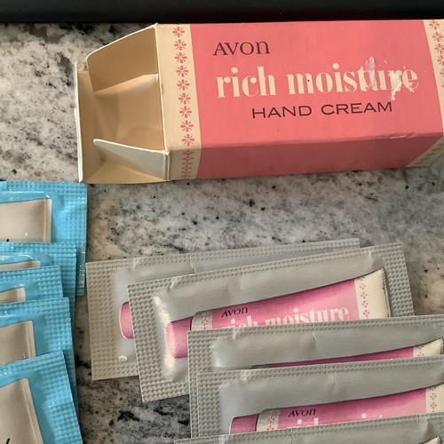 Avon Rich Moisture Hand Cream Care Deeply Lotion Boxed Samples - Picture 4 of 4