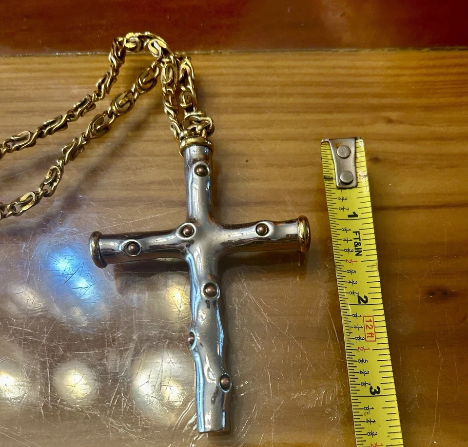 Collar Cruz Givenchy Foto 4 de 4