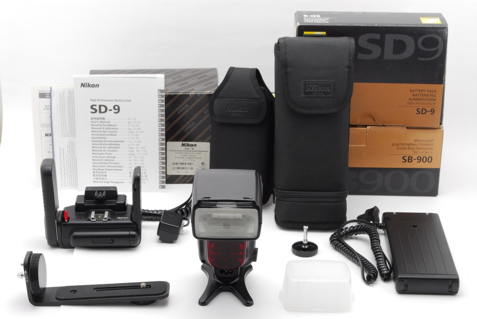 "Near MINT w/Box" Nikon SB-900 Speedlight TTL Flash SD-9 SK-6 Set