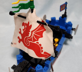 LEGO Black Knights 6057 Sea Serpent complete with Minifigures & Instructions