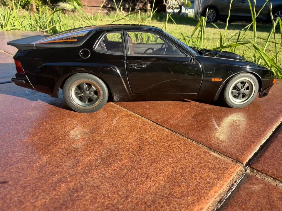 1:18 Autoart Porsche 924 - image 3 of 4