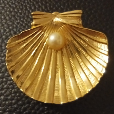 gold tone crown trifari brooch