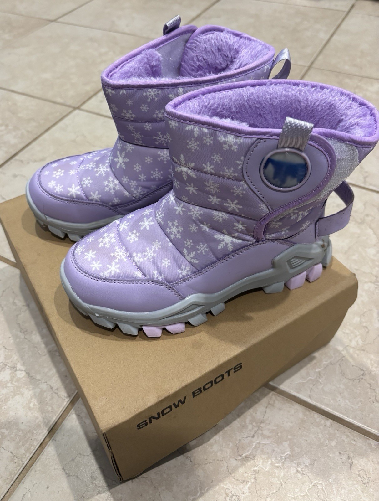 Girls Snow Boots Size 2-image