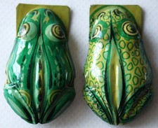 2x RARE VINTAGE 60's GREEN FROG CLICKER TIN TOY NOISE MAKER GREECE NEW NOS