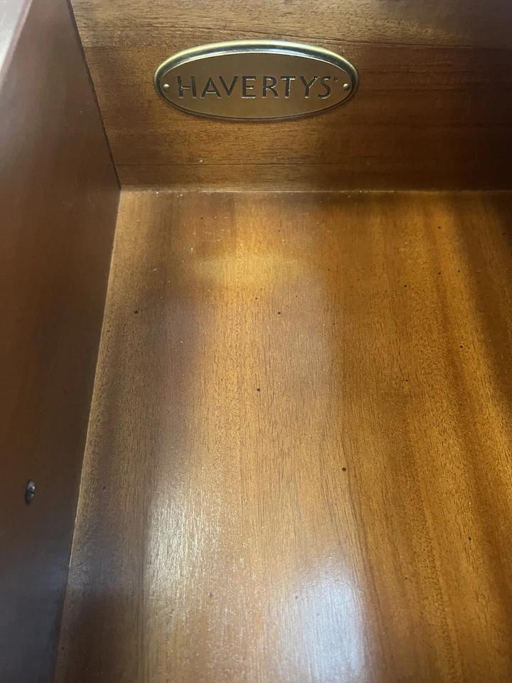 Par de Mesitas de Noche Muebles Bernhardt/Madera/Acabado Marrón Oscuro Foto 2 de 4