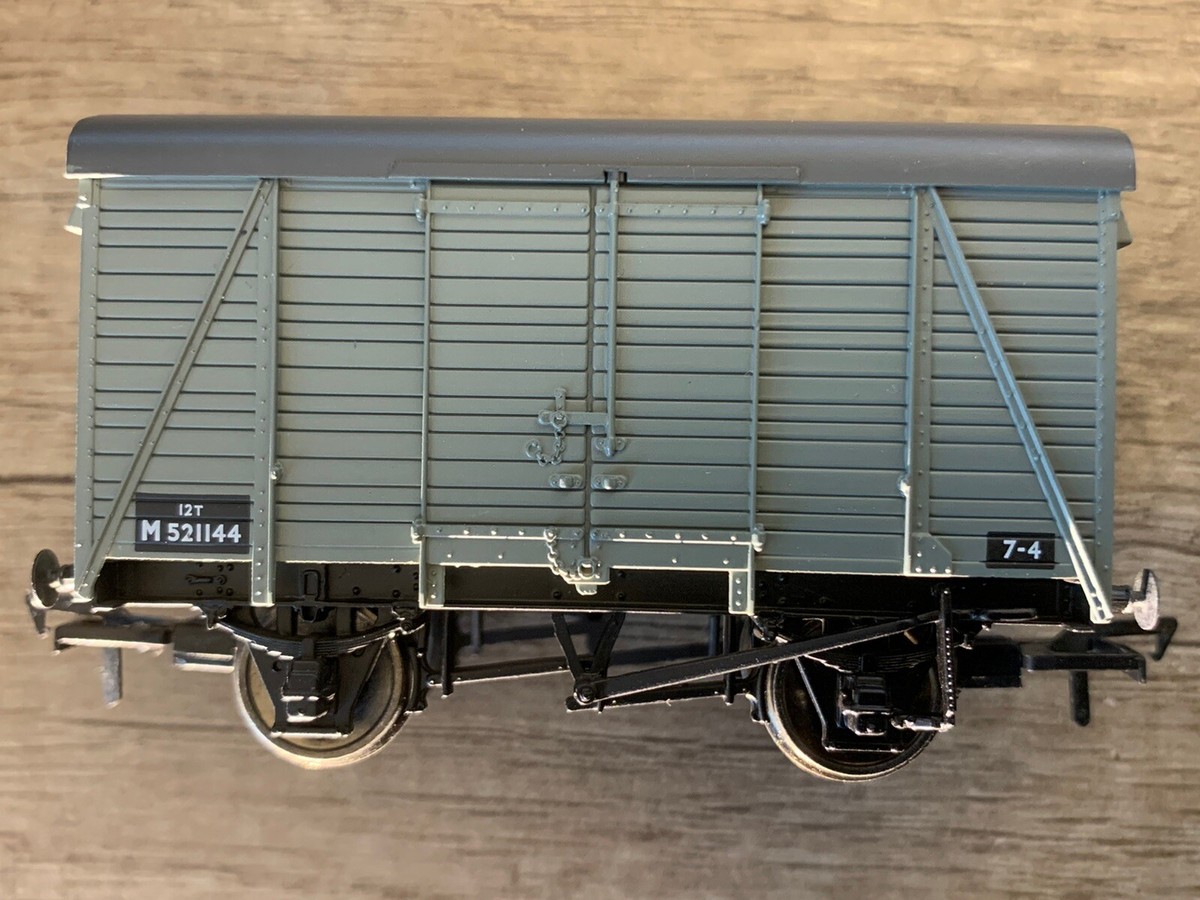 12 Ton Southern 2+2 Planked Ventilated Van LMS Grey 12 Ton Southern 2+2 Planked Ventilated Van LMS Grey