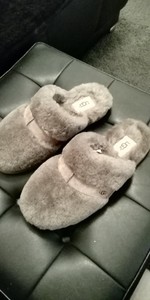 ugg slippers size 7.5