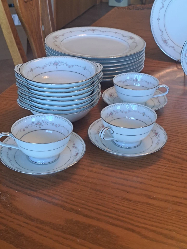 Noritake Fairmont padrão platina 6 peças configuração de lugar para 8 porcelanatos - Imagem 3 de 4