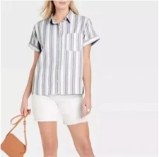 Universal Thread Women's XXL Blue White Stripe Short Sleeve Button Down Shirt
