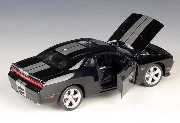 Dodge Challenger Srt 1/24 Welly Diecast Modellino Auto Sportiva Nuova - Immagine 4 di 4