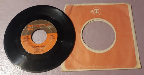 Frank Sinatra Give Her Love/Somethin' Stupid by Reprise 7" Vinyl 45rpm Record - Picture 2 of 2