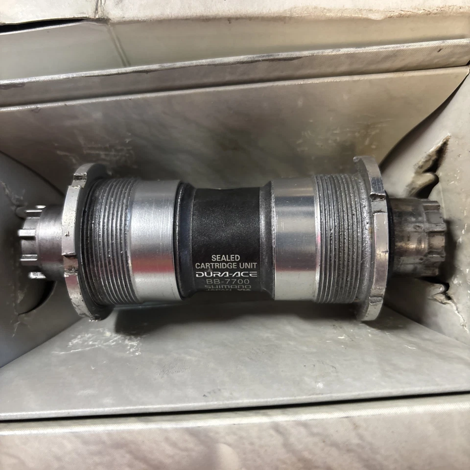 Shimano Dura-Ace BB-7700 Bottom Bracket BSA (English) 109.5mm, used w/box!! - Image 4 of 4