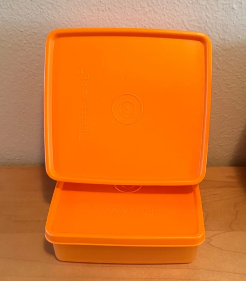 Tupperware 670 Square Away Sandwich Keeper Set ~ Bright Orange SET OF 2