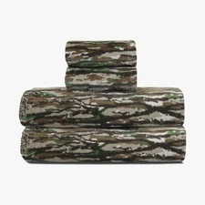 Realtree 4-Piece Bath Set Camo Printed Bottom Land, 2 Bath Towels (30x54") & 2 H