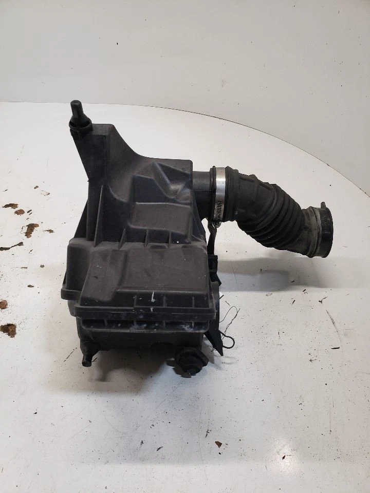 Purificador de aire 1,8 L a 3/11 compatible con 07-11 VERSA 1358700 Foto 3 de 4