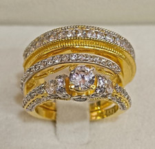2 Karat Runde K&uuml;nstlicher Diamant Hochzeit Trio Ring Set 14k Gelb Vergoldet
