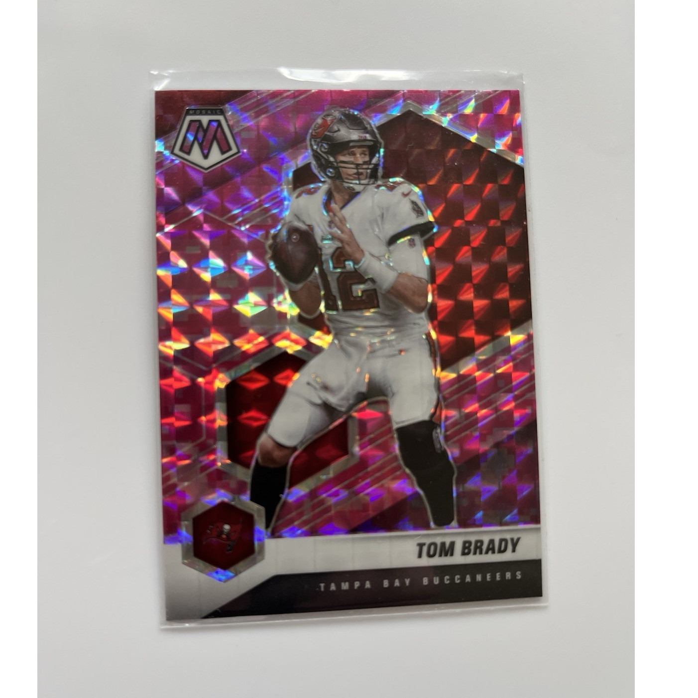 2021 Panini Mosaic Tom Brady Pink Camo Prizm Tampa Bay Buccaneers #186