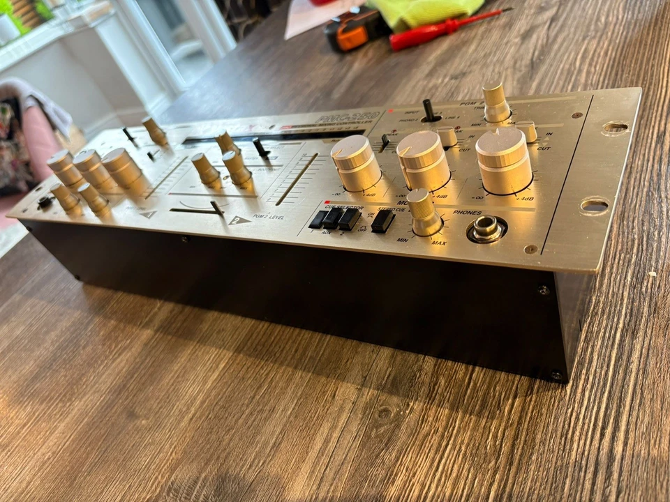 Vestax PMC‑250 MKII 4‑Channel Rotary DJ Mixer Rack Mountable Analog (spares) - Image 3 of 3