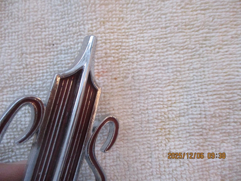 AFTERMARKET 1967 OLDSMOBILE CUTLASS EMBLEMA TAPA MALETERO Foto 3 de 4