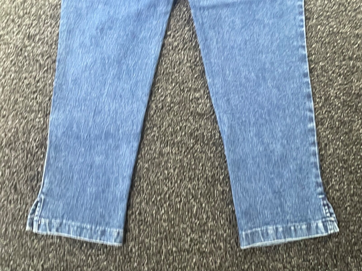 The Limited USA Crop Denim Jean Capris Ladies 2 Side Zip The Limited USA Crop Denim Jean Capris Ladies 2 Side Zip
