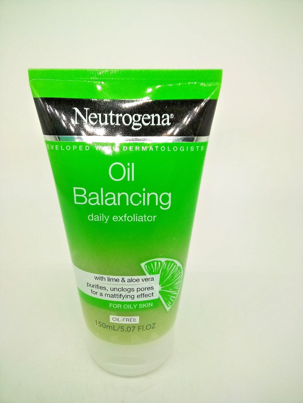 Neutrogena Oil Balancing Daily Exfoliator 5.07 oz for Fresh Clean Skin-image