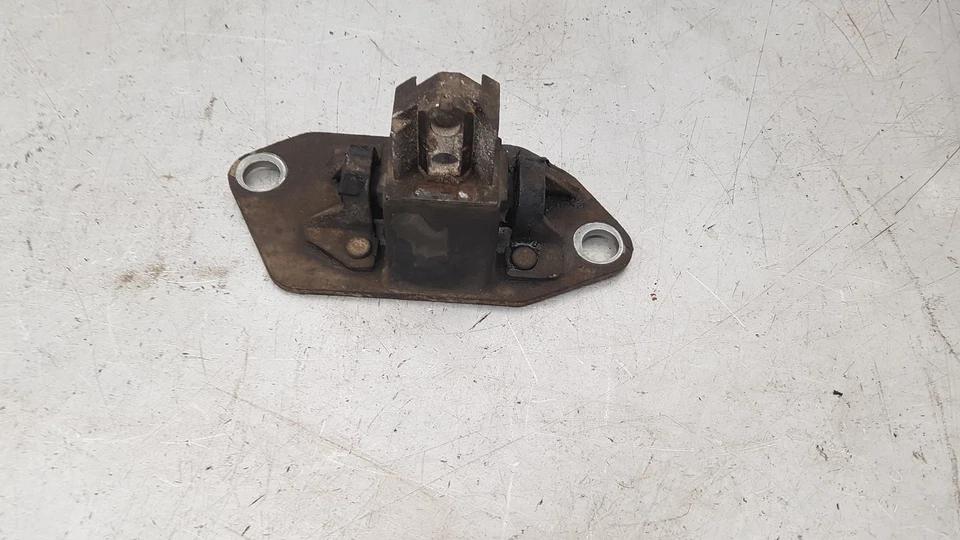 VOLVO V70 S60 2.3 t5 LOWER ENGINE MOUNT 8624757 - Image 2 of 4