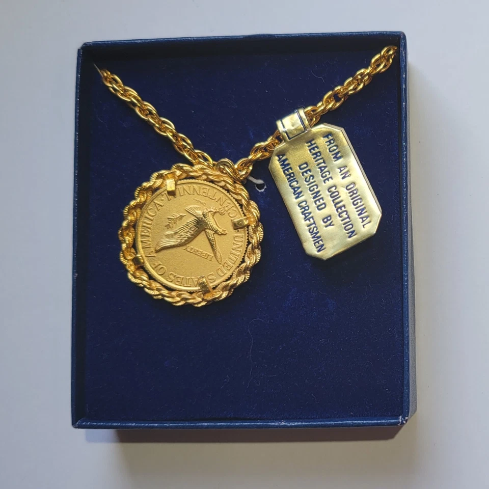 2 Colgantes de Recuerdo Campana de la Libertad Medallones Monedas 18 pulgadas Collar Bicentenario Foto 3 de 4