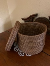 Small Pine Needle Basket with Lid