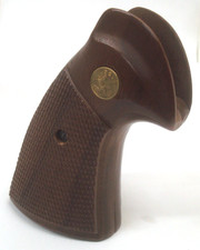 Vintage Original Colt Python Factory Checkered Wood Grips Gold Medallion Oem Vintage Original Colt Python Factory Checkered Wood Grips Gold Medallion Oem