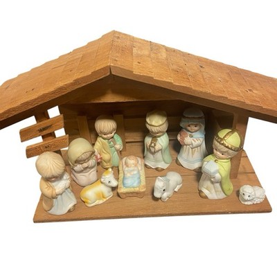 Vintage 11 Piece Homco Childrens Porcelain Nativity Wood MUSIC BOX STABLE VIDEO