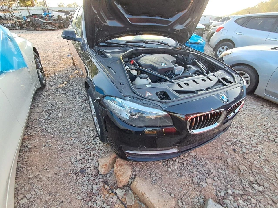 (LOCAL PICKUP ONLY) Rear Bumper Without Park Assist Fits 14-16 BMW 528i 2582052 - Imagem 4 de 4