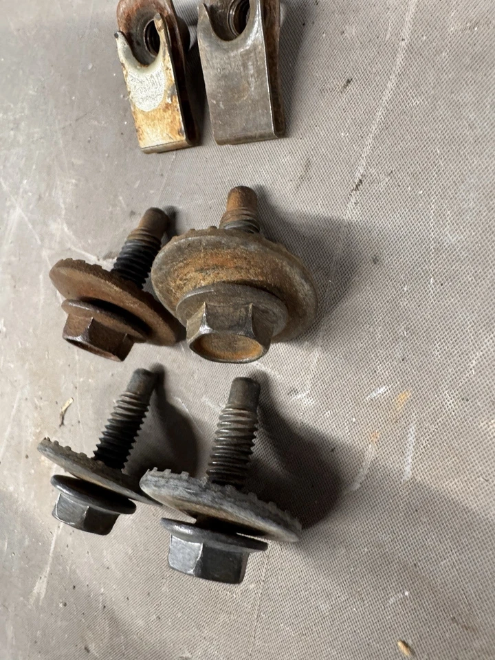 Ford Galaxie Fairlane 1961-1970 capó pernos clip Ranchero Comet Torino Falcon Nut Foto 4 de 4