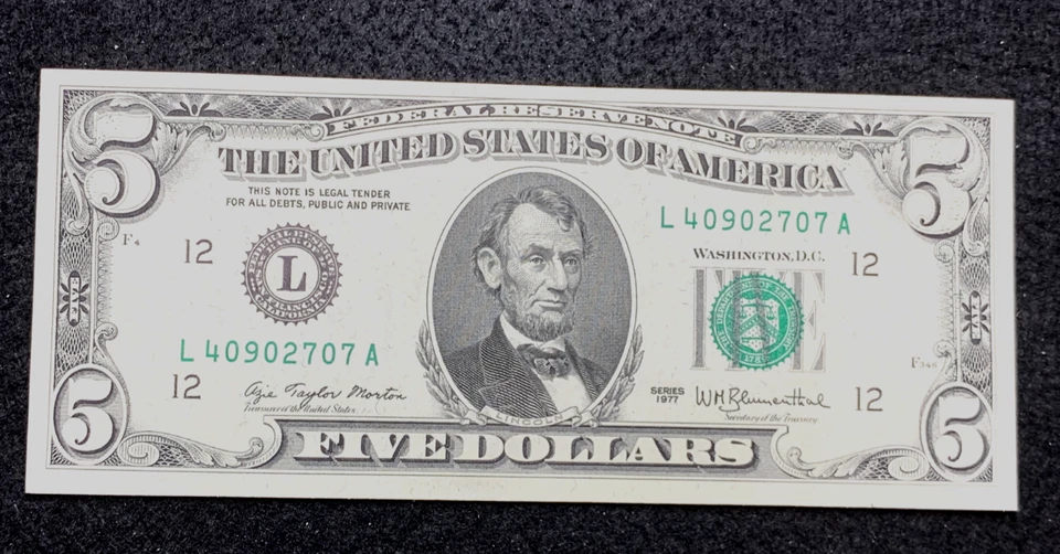 1977 Five Dollar $5.00 Bill Crisp w Alignment Error S/N L40902707A Estate Find - Image 3 of 4