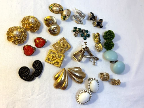 Vintage Jewelry Lot of 16 Clip On Earrings Gold Silver Tone Trifari Cov Japan