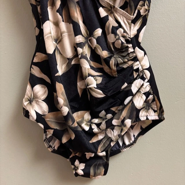 Traje de baño Miraclesuit para mujer talla 12 de una pieza floral oscuro fruncido adelgazante Foto 4 de 4