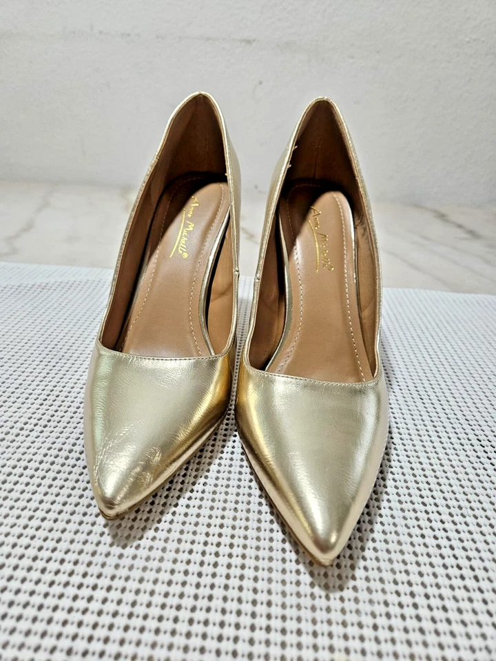 Salto alto feminino Anne Michelle tamanho 8 biqueira pontiaguda dourada bloco robusto - Imagem 2 de 4