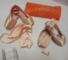 Chacott Coppelia II 2 Pointe shoes 35E hard shank Spanish Dancewear w/ ribbon