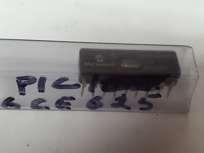 1Pc PIC16C625/JW Microcontroller 8-Bit 20MHz 3.5KB (2K x 14) EPROM, UV 18-CERDIP